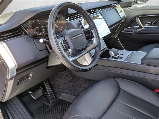New 2025 Land Rover Range Rover Long Wheelbase SE image 3