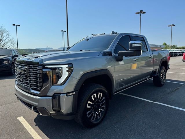 Used 2024 GMC Sierra 3500 Denali Ultimate AWD/4WD image 3