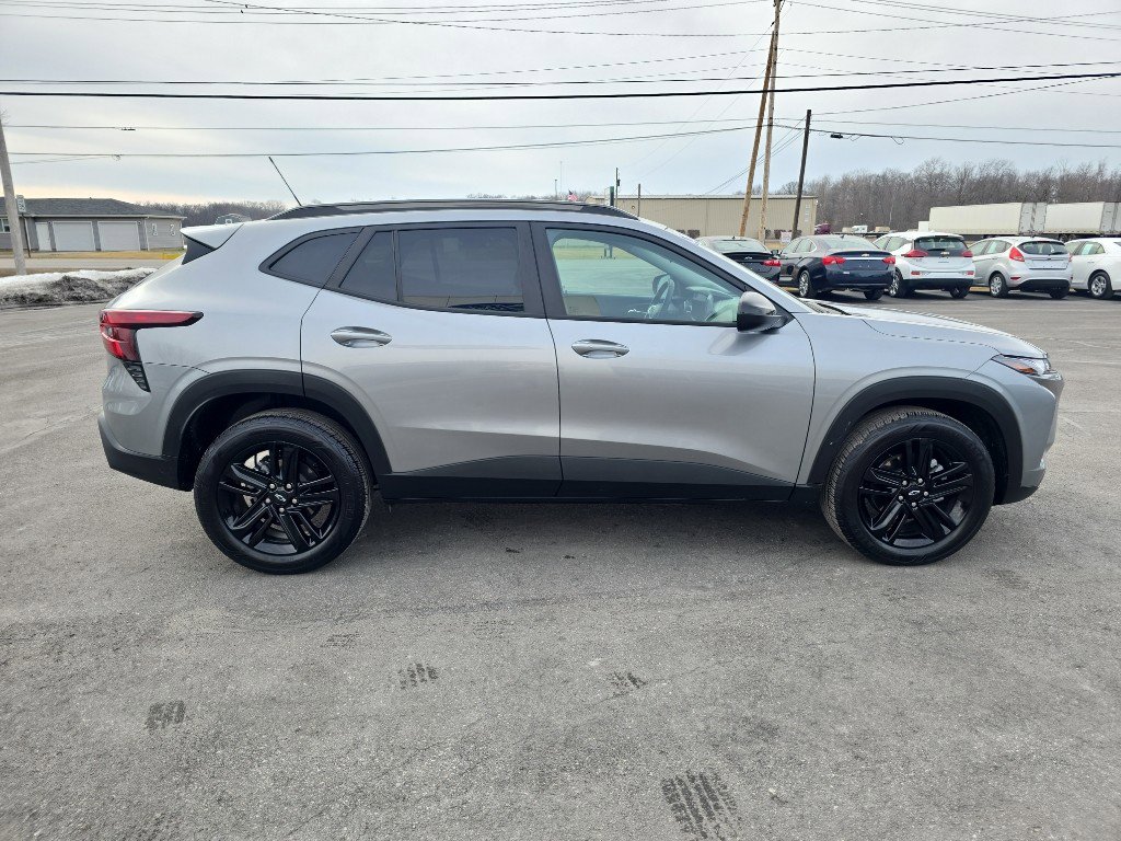 Used 2025 Chevrolet Trax ACTIV w/ Sunroof Package image 5