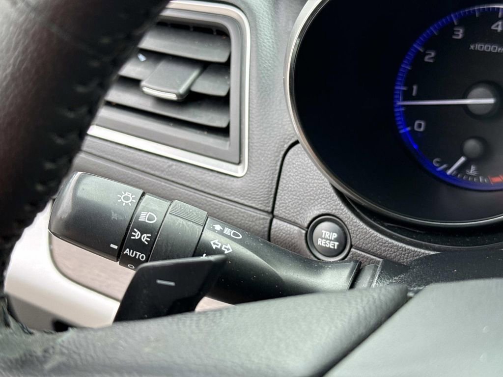 Used 2017 Subaru Outback 2.5i Touring image 42