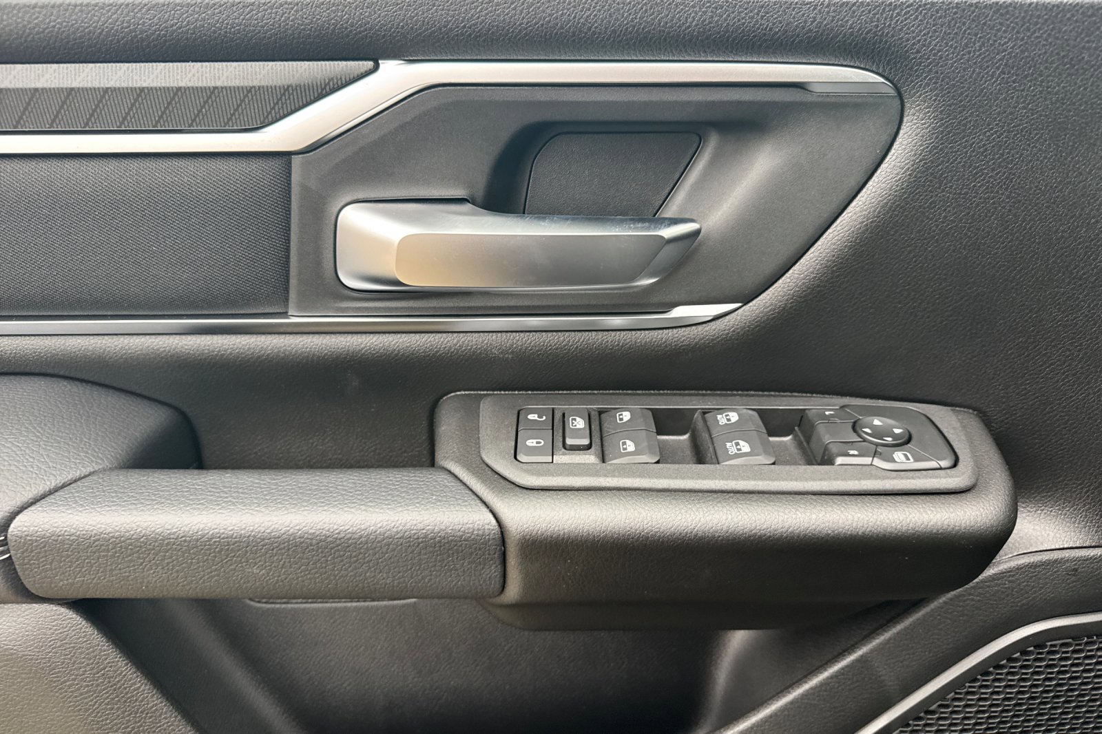 New 2026 RAM 1500 4x4 Crew Cab image 10