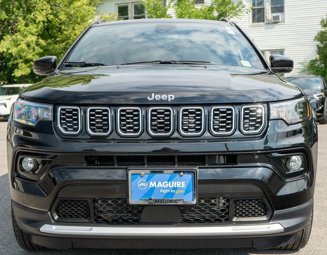 Used 2024 Jeep Compass Limited AWD/4WD image 3