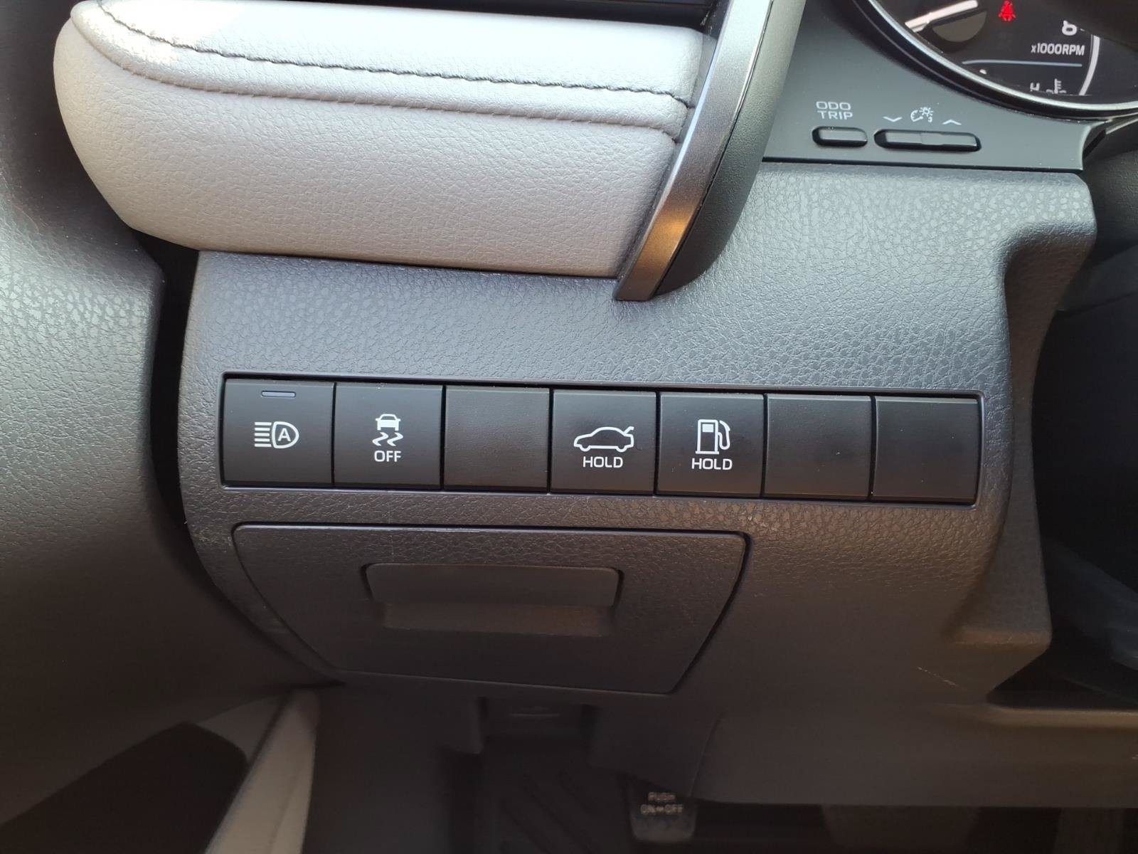 Used 2022 Toyota Camry SE FWD image 13