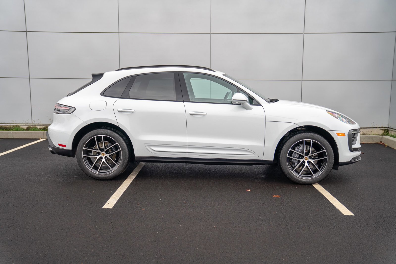 Used 2025 Porsche Macan image 8