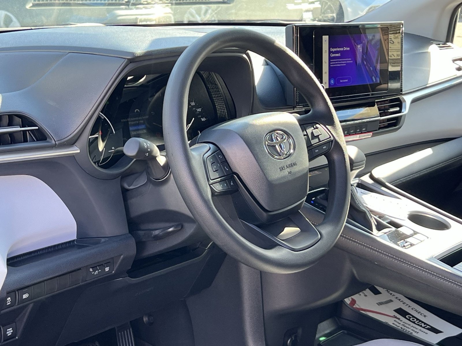 New 2026 Toyota Sienna LE FWD image 11
