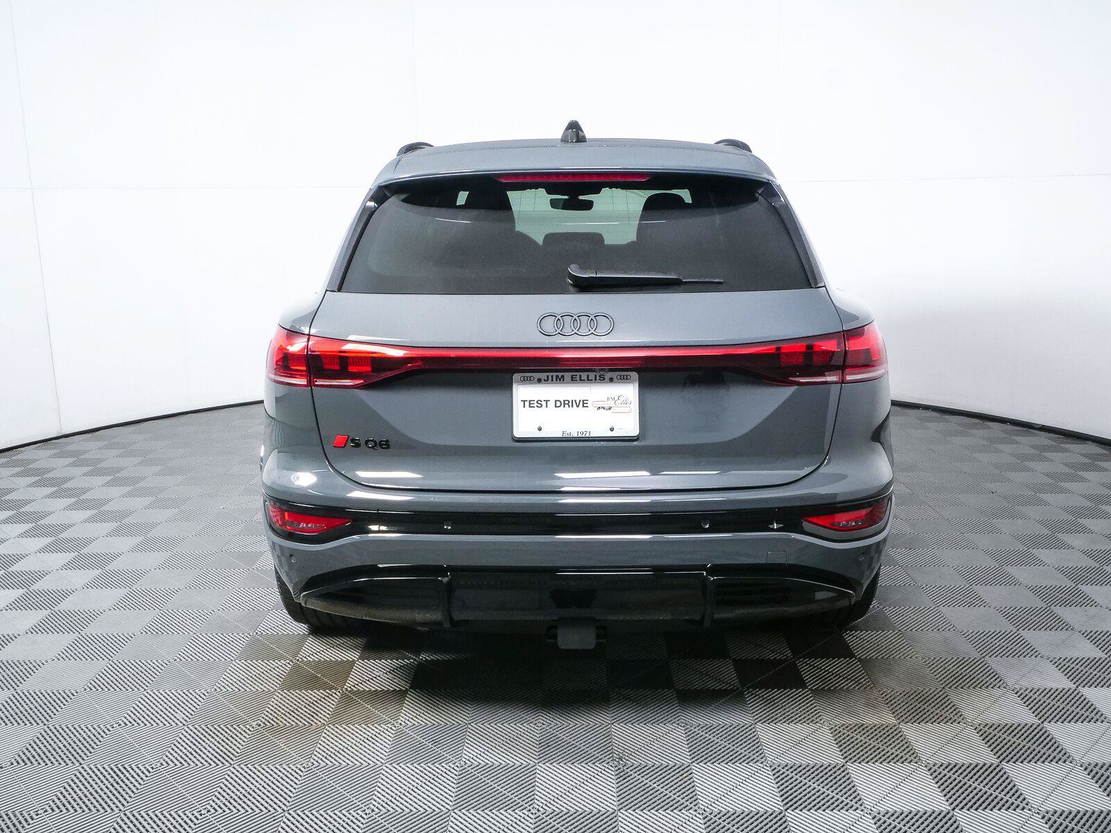 Used 2025 Audi SQ6 e-tron Prestige w/ 21" Black Optic Wheel Package AWD/4WD image 33