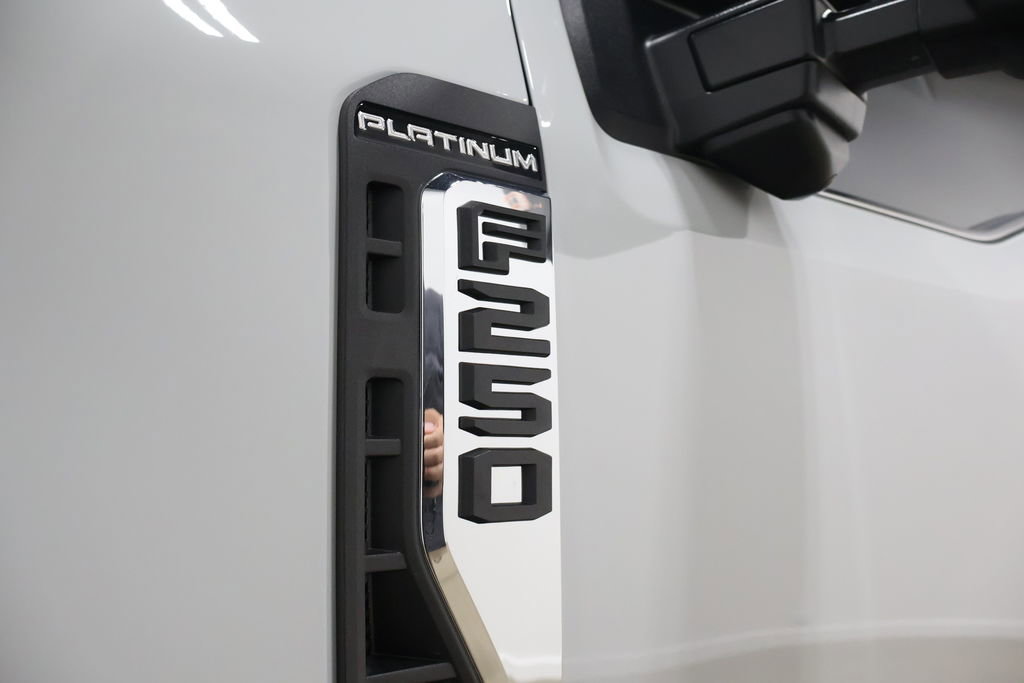 Used 2025 Ford F250 Platinum w/ Platinum Plus Package image 93