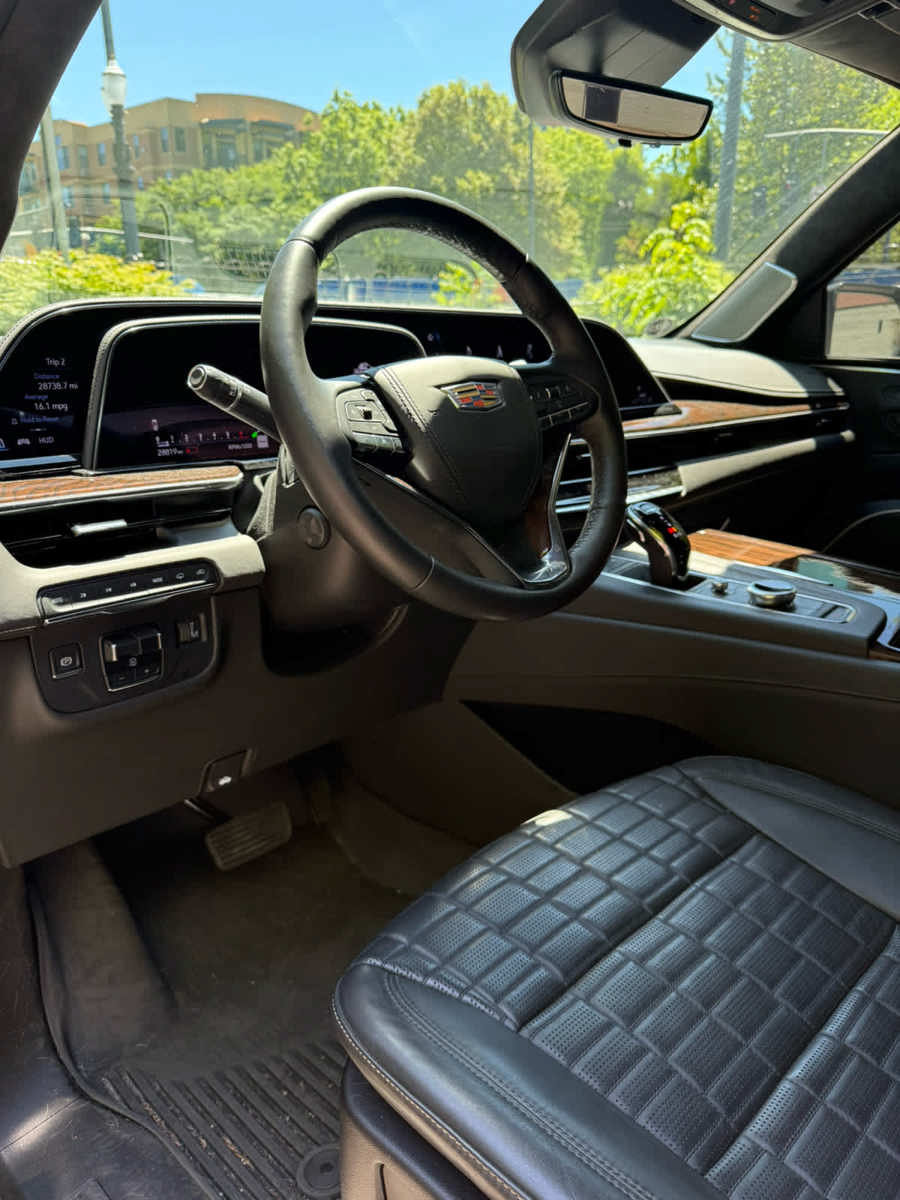 Used 2022 Cadillac Escalade Sport Platinum w/ Heavy-Duty Trailer Package AWD/4WD image 6