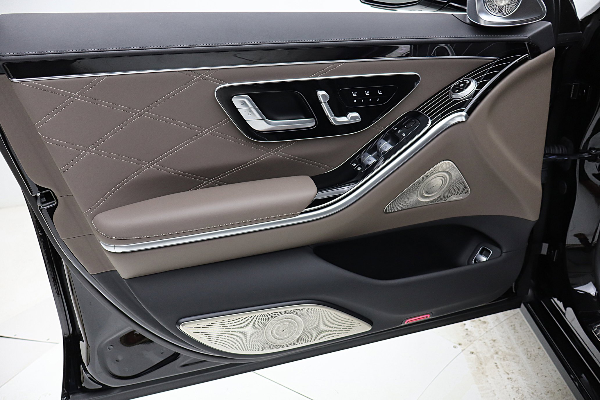 Used 2024 Mercedes-Benz Maybach S 580 4MATIC image 53