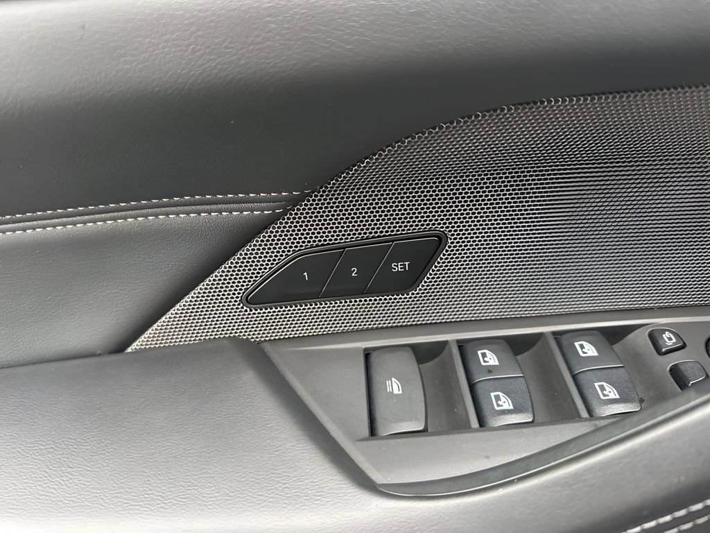 Used 2023 BMW M4 xDrive Competition image 12