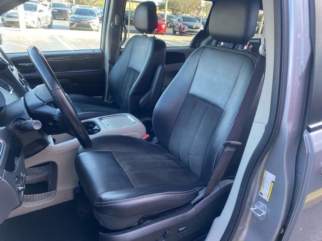 Used 2019 Dodge Grand Caravan SXT image 14