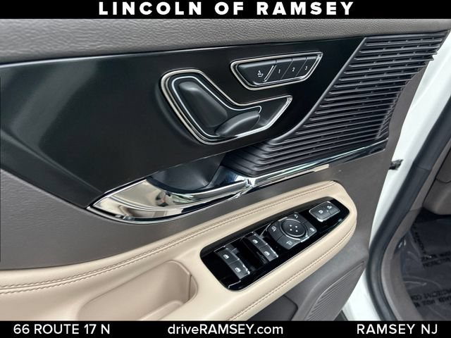 Used 2022 Lincoln Corsair AWD w/ Equipment Group 101A image 13