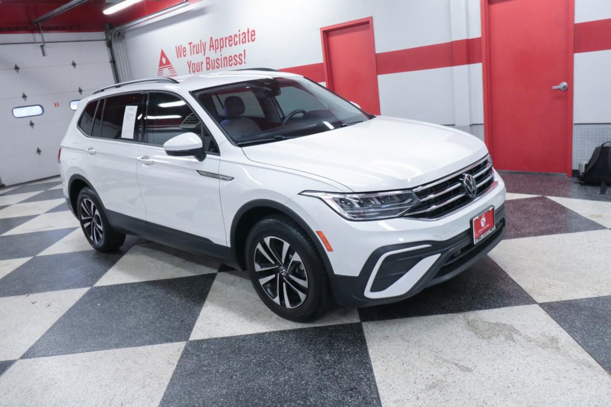 Used 2024 Volkswagen Tiguan S w/ MDO Package, Three-Row FWD image 3