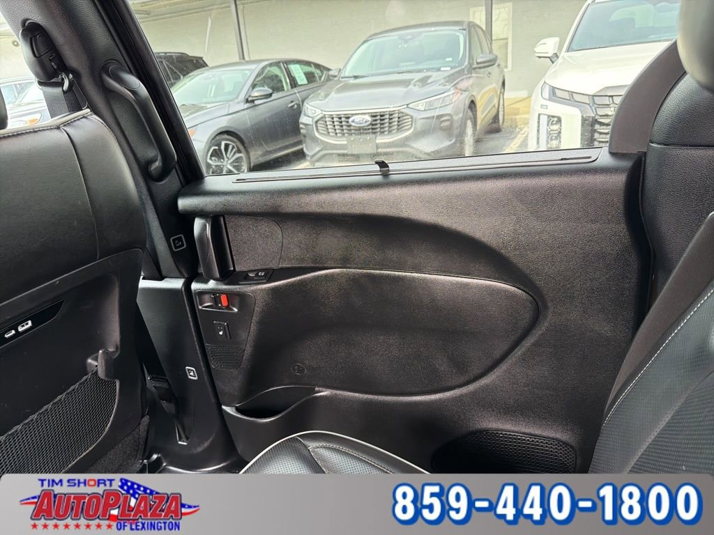 Used 2025 Chrysler Pacifica Limited image 26