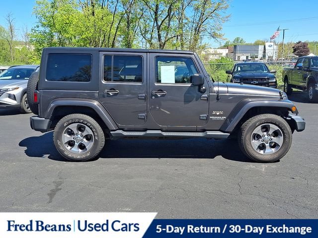 Used 2017 Jeep Wrangler Unlimited Sahara w/ Connectivity Group AWD/4WD image 13