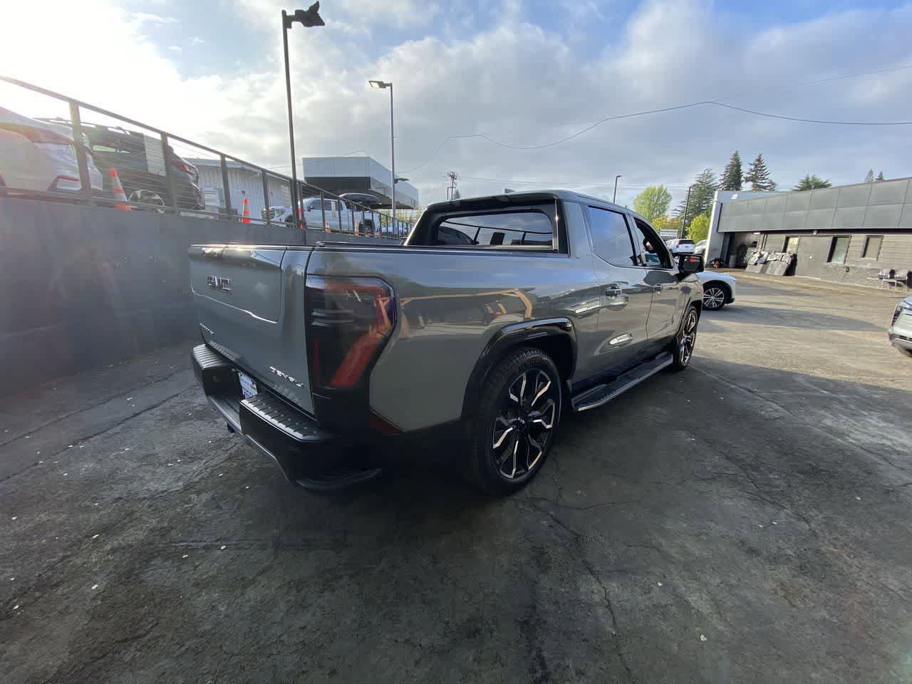 Used 2024 GMC Sierra EV Denali AWD/4WD image 6