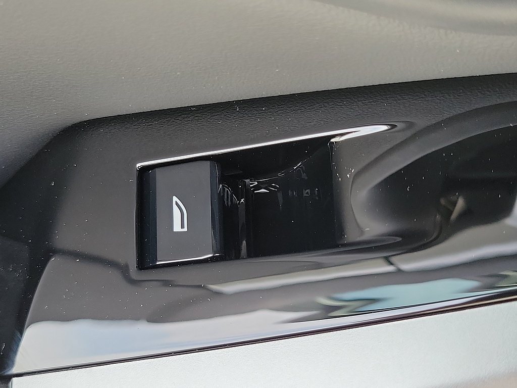New 2026 BMW i5 M60 w/ Convenience Package RWD image 17