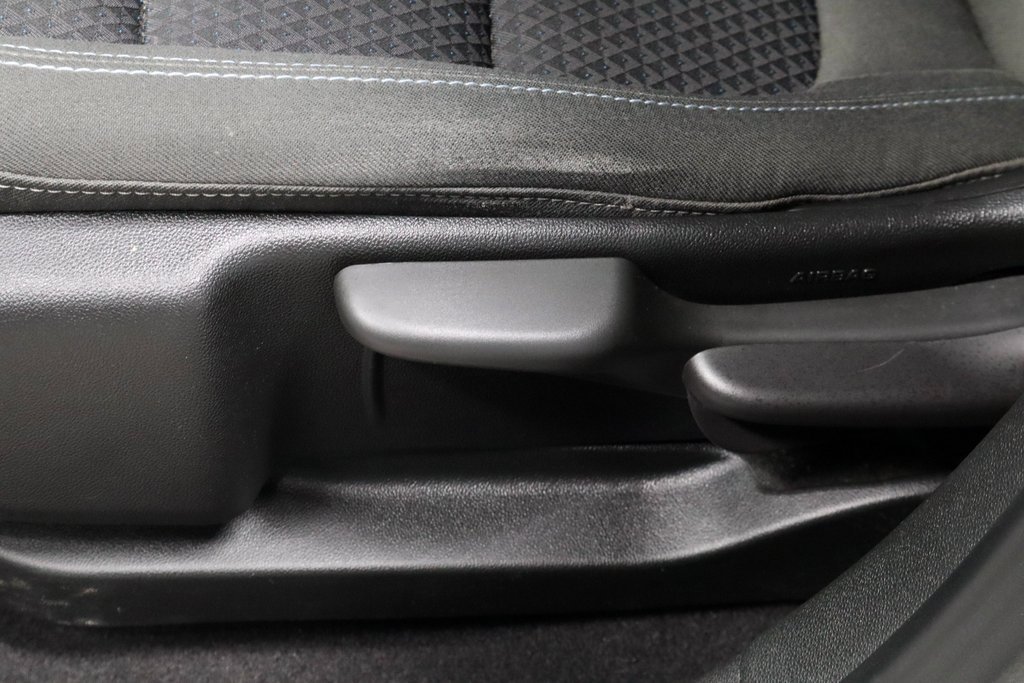 Used 2022 Chevrolet Bolt EUV LT image 24