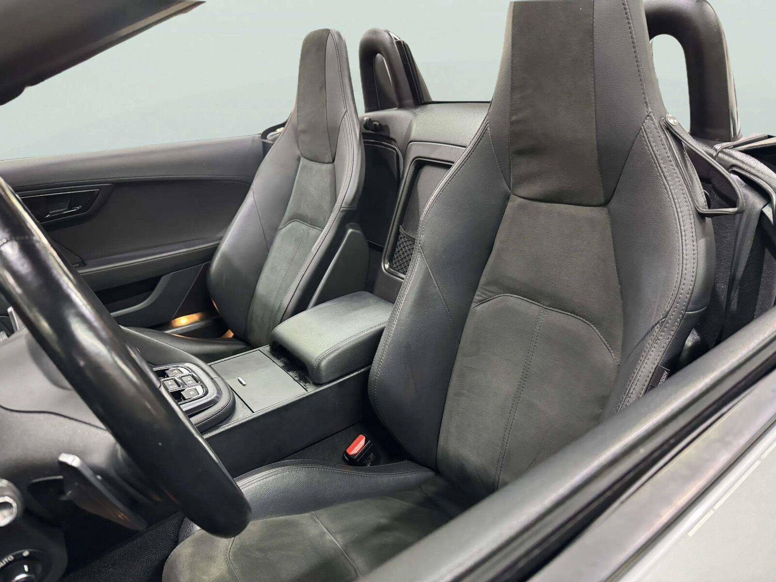 Used 2019 Jaguar F-TYPE Convertible RWD image 34