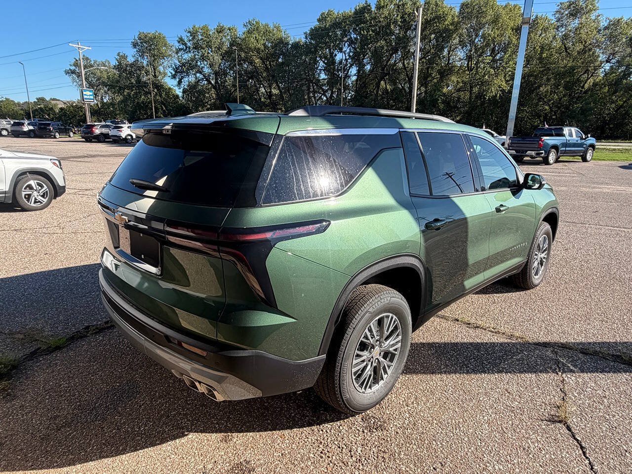 New 2027 Chevrolet Traverse LT w/ Driver Confidence Package FWD image 4