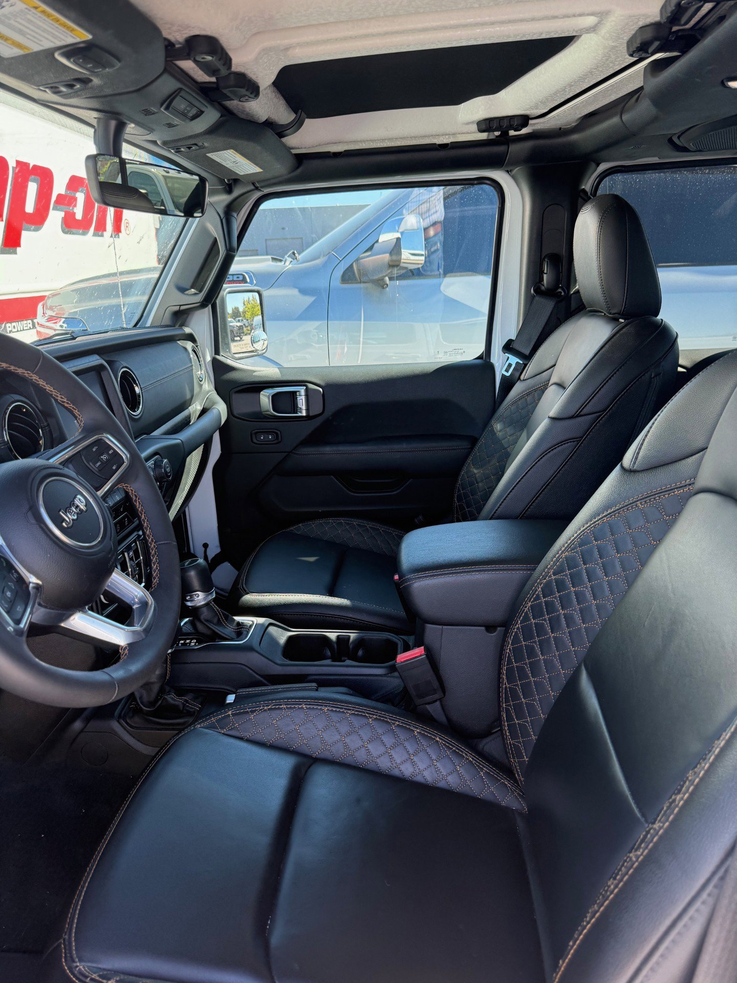 Used 2023 Jeep Gladiator Overland AWD/4WD image 7