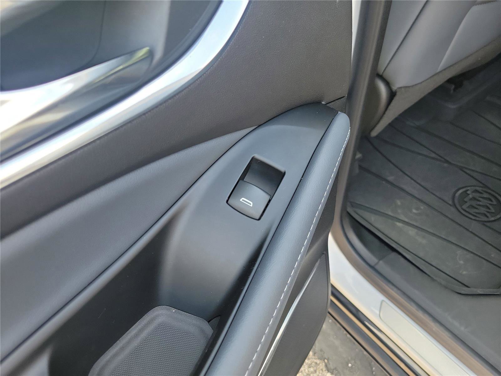Used 2024 Buick Enclave Essence w/ Sport Touring Edition FWD image 17