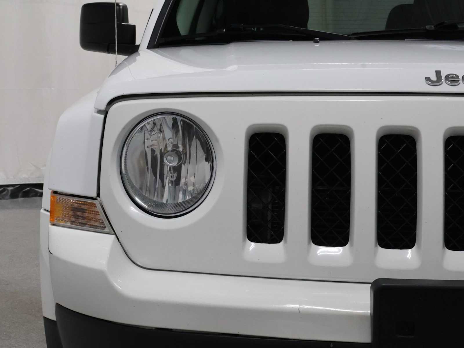 Used 2017 Jeep Patriot High Altitude AWD/4WD image 15
