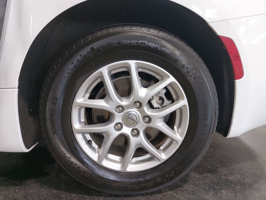 Used 2024 Chrysler Pacifica Touring-L FWD image 40
