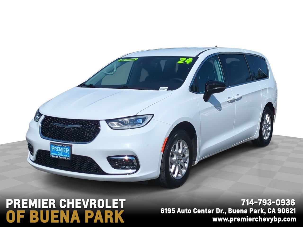 Used 2024 Chrysler Pacifica Touring-L image 1