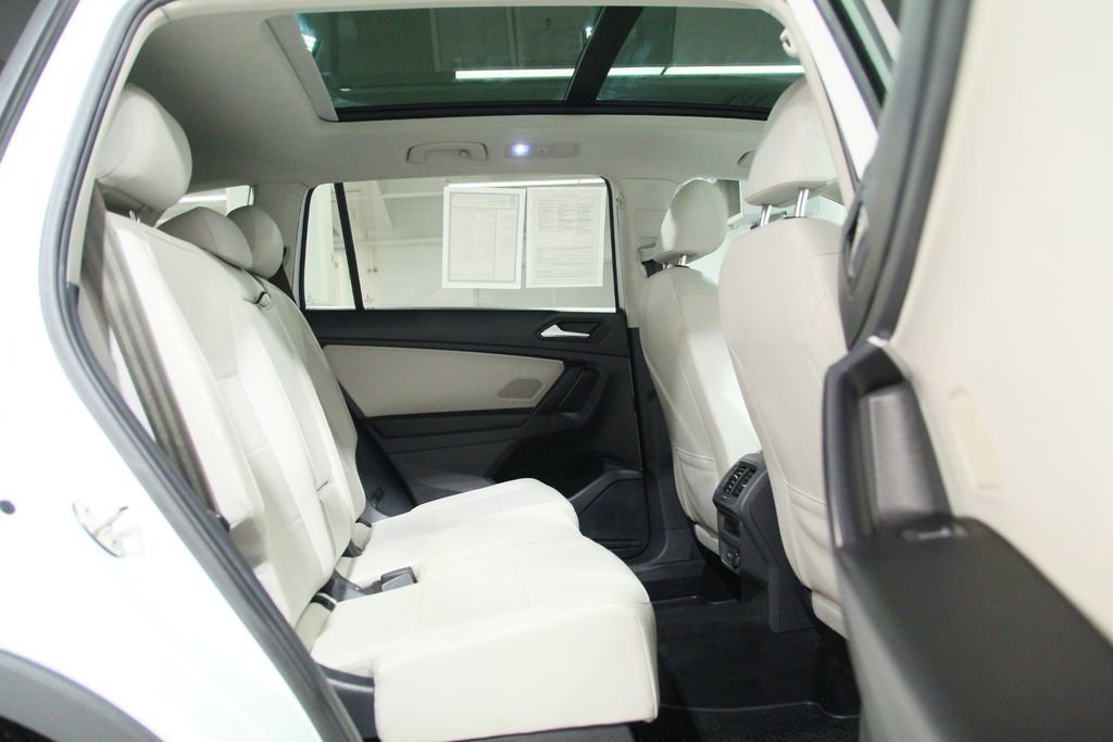 Used 2021 Volkswagen Tiguan SE w/ Panoramic Sunroof Package AWD/4WD image 23