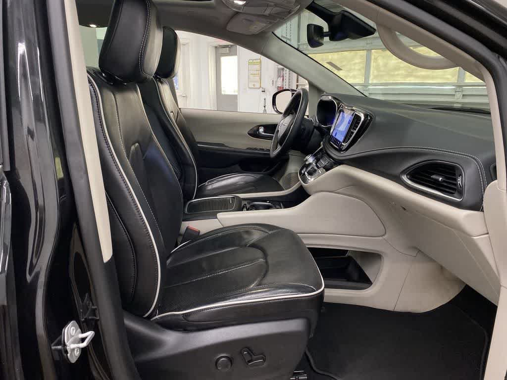 Used 2023 Chrysler Pacifica Limited FWD image 19