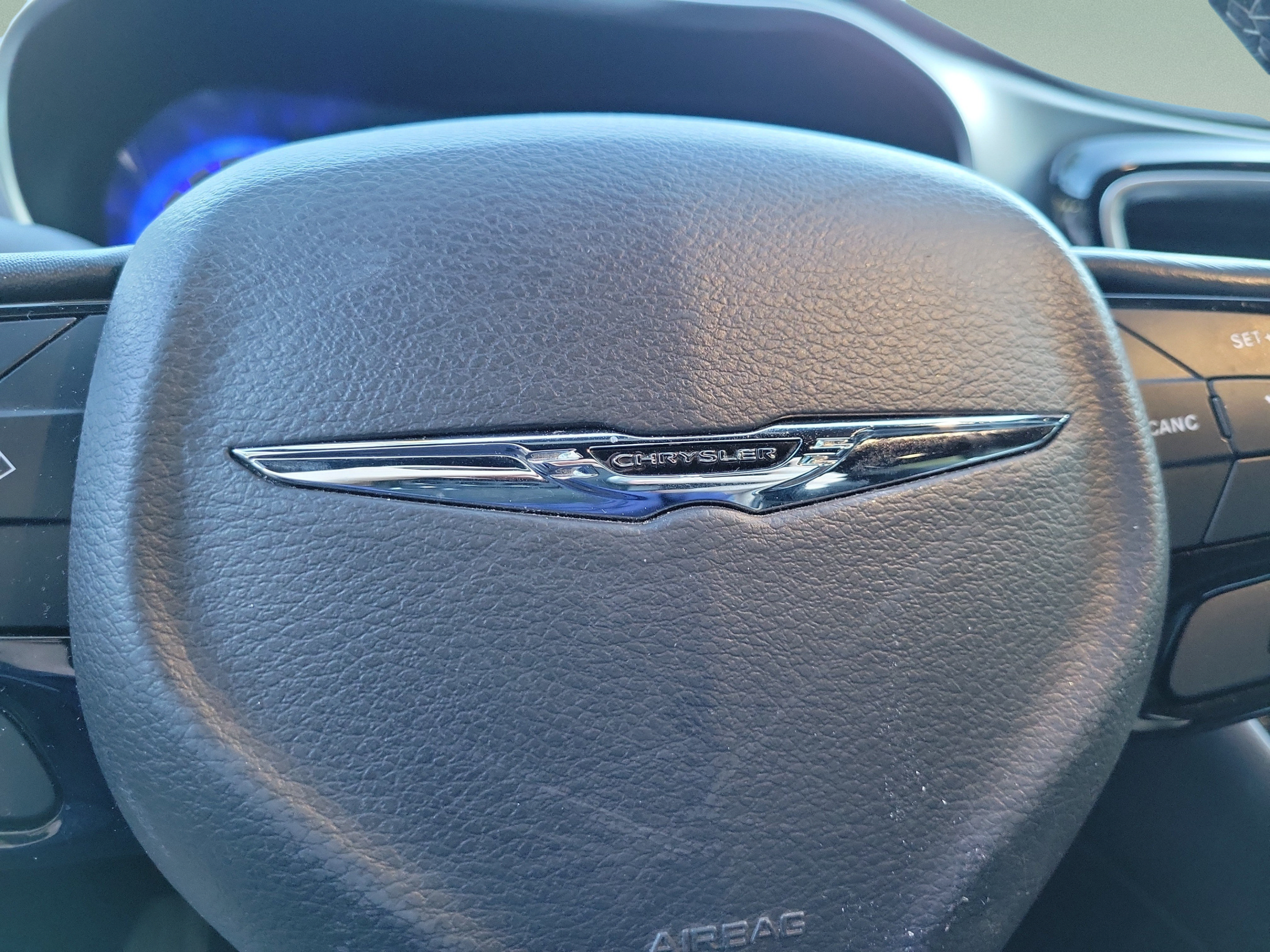 Used 2019 Chrysler Pacifica Touring-L w/ S Appearance Package FWD image 30