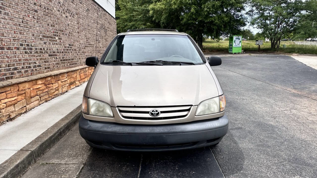Used 2001 Toyota Sienna LE FWD image 2