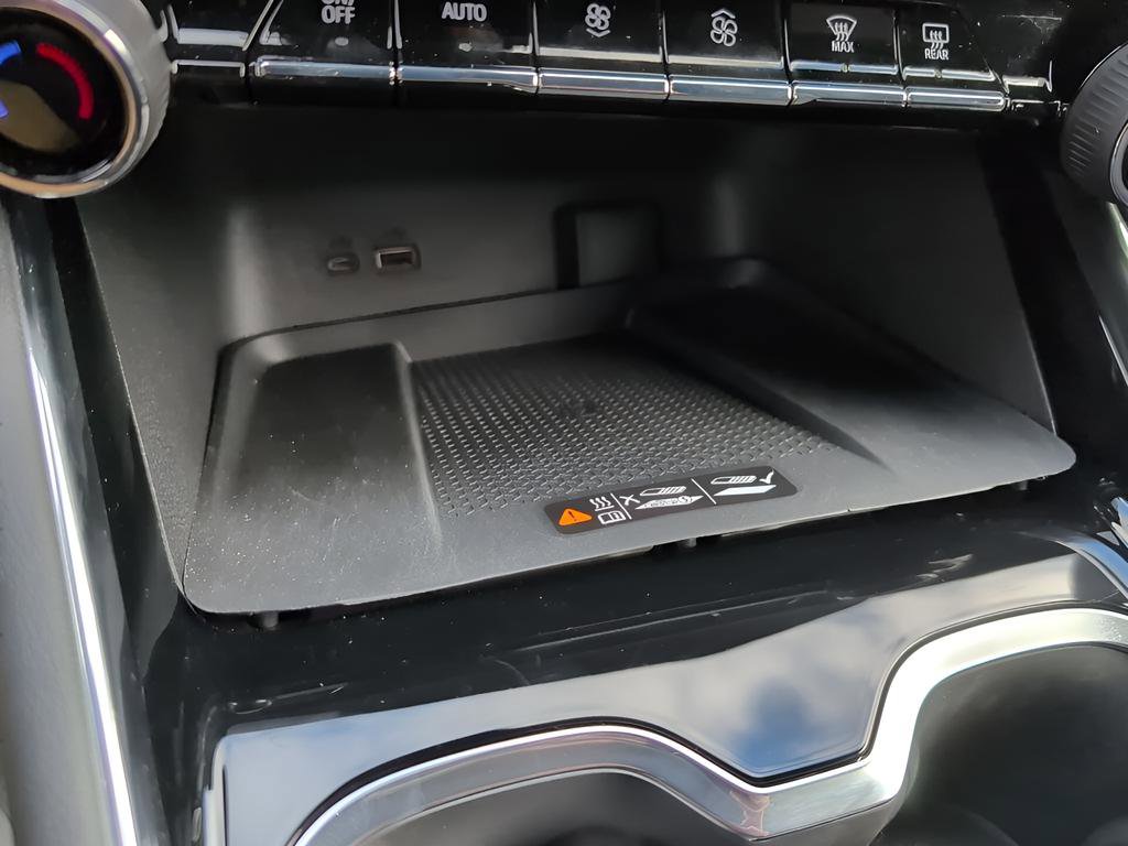 Used 2025 Chevrolet Traverse RS image 18