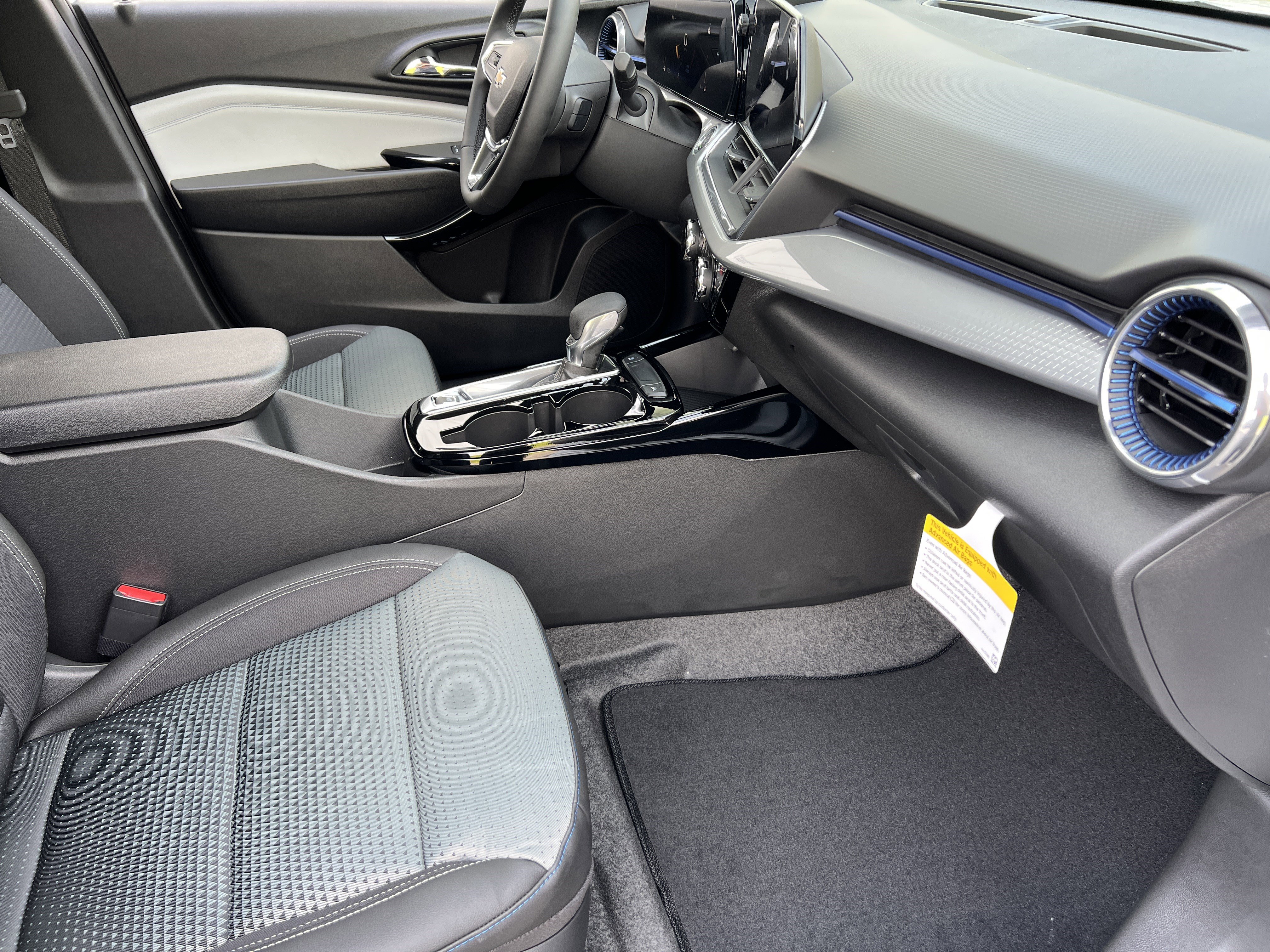 New 2026 Chevrolet Trax LT w/ LT Convenience Package FWD image 22