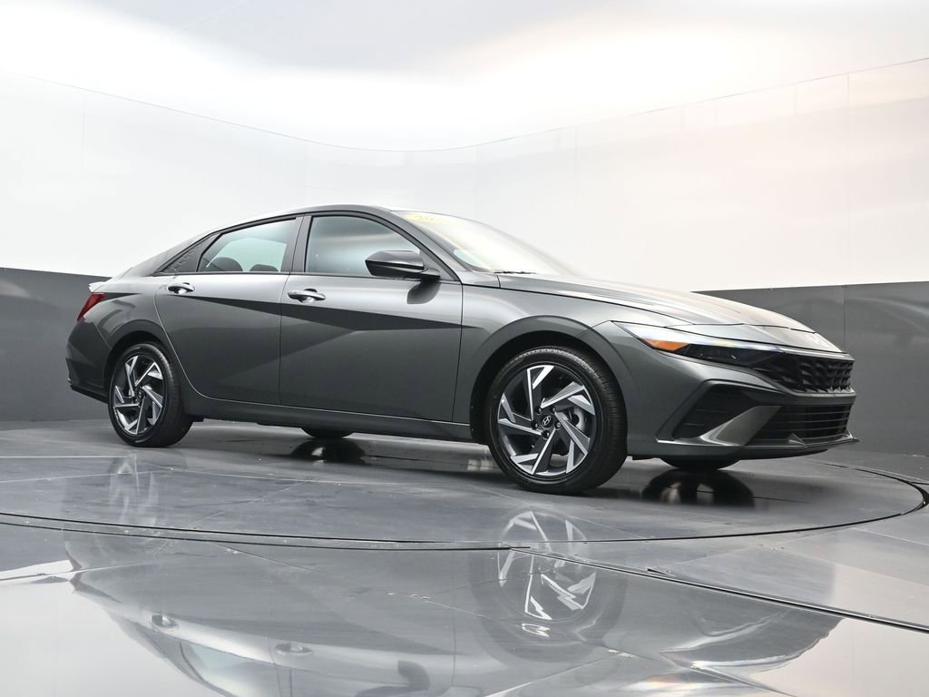 Certified 2025 Hyundai Elantra SEL image 14