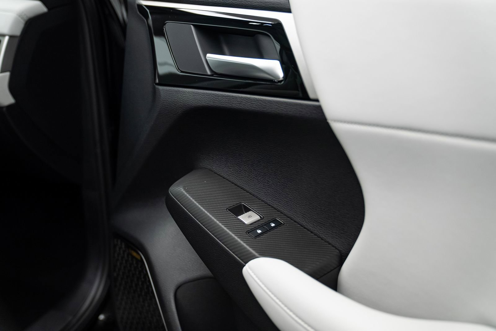 New 2026 Mitsubishi Outlander SE image 25