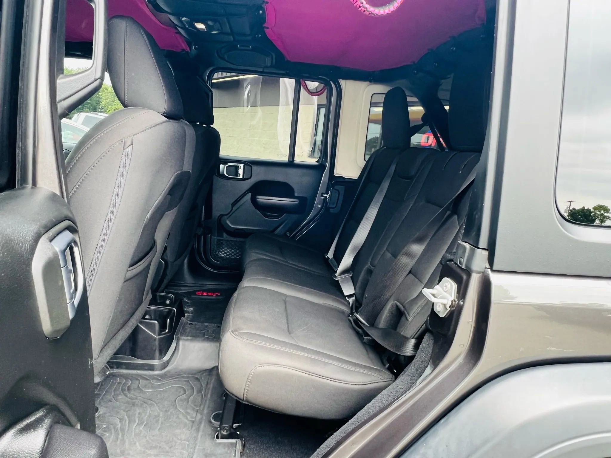 Used 2018 Jeep Wrangler Unlimited Sport S image 17