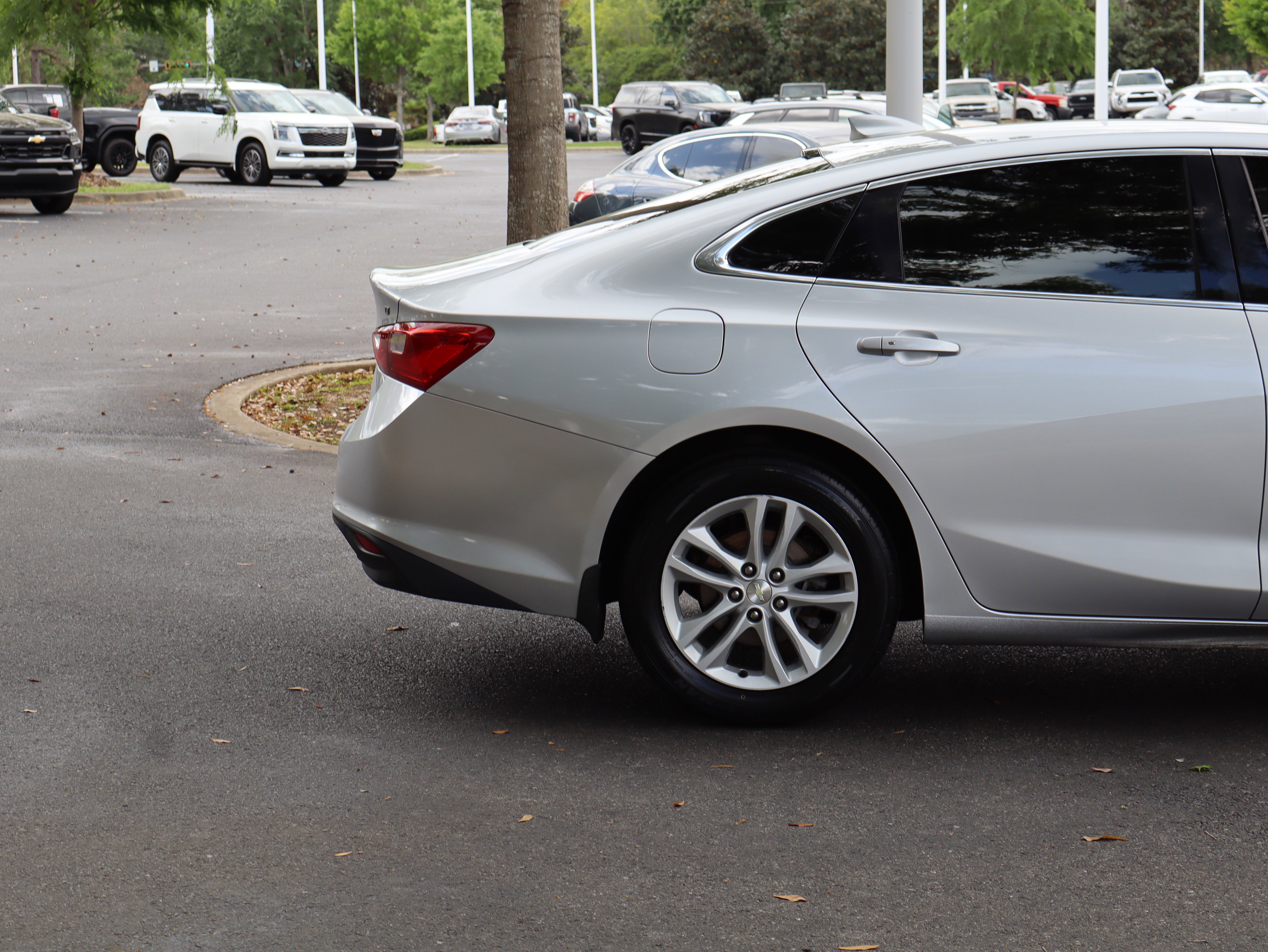 Used 2016 Chevrolet Malibu LT image 5