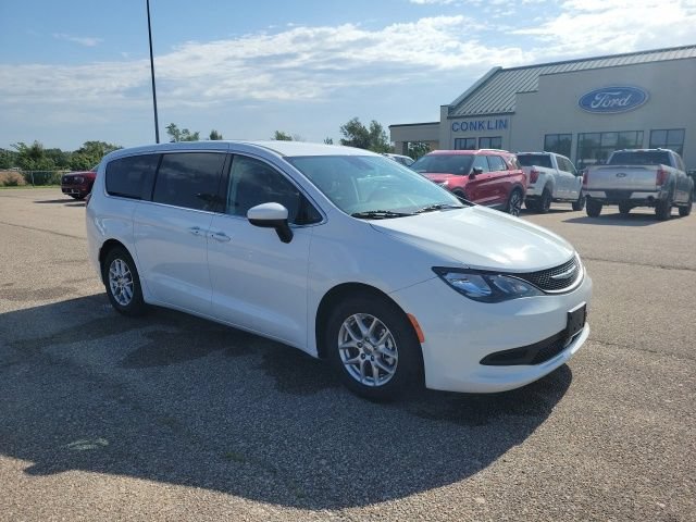 Used 2023 Chrysler Voyager LX FWD image 19