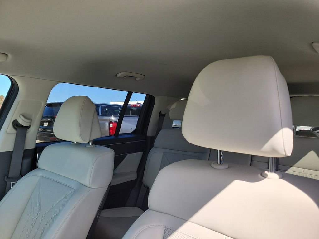 Certified 2025 Hyundai Santa Fe SEL image 21