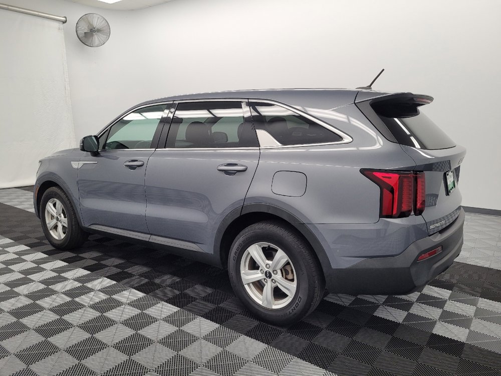 Used 2023 Kia Sorento LX FWD image 3