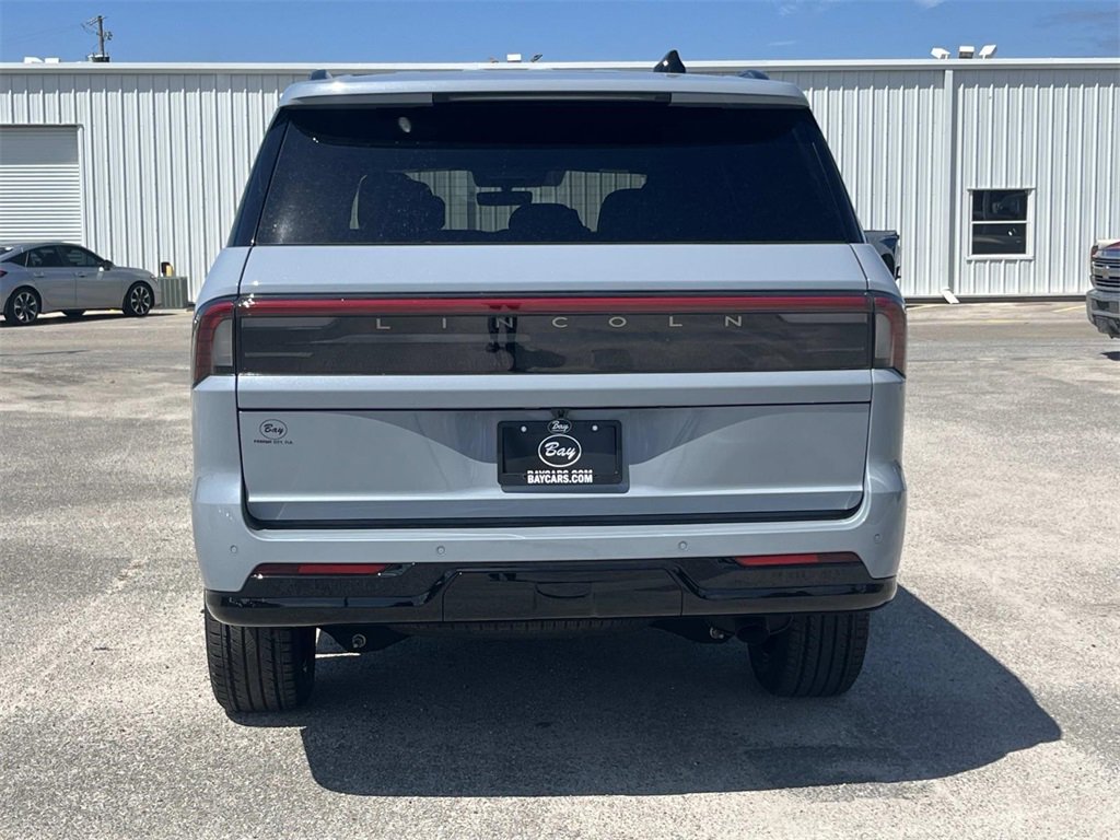 New 2025 Lincoln Navigator Reserve w/ Jet Appearance Package image 4