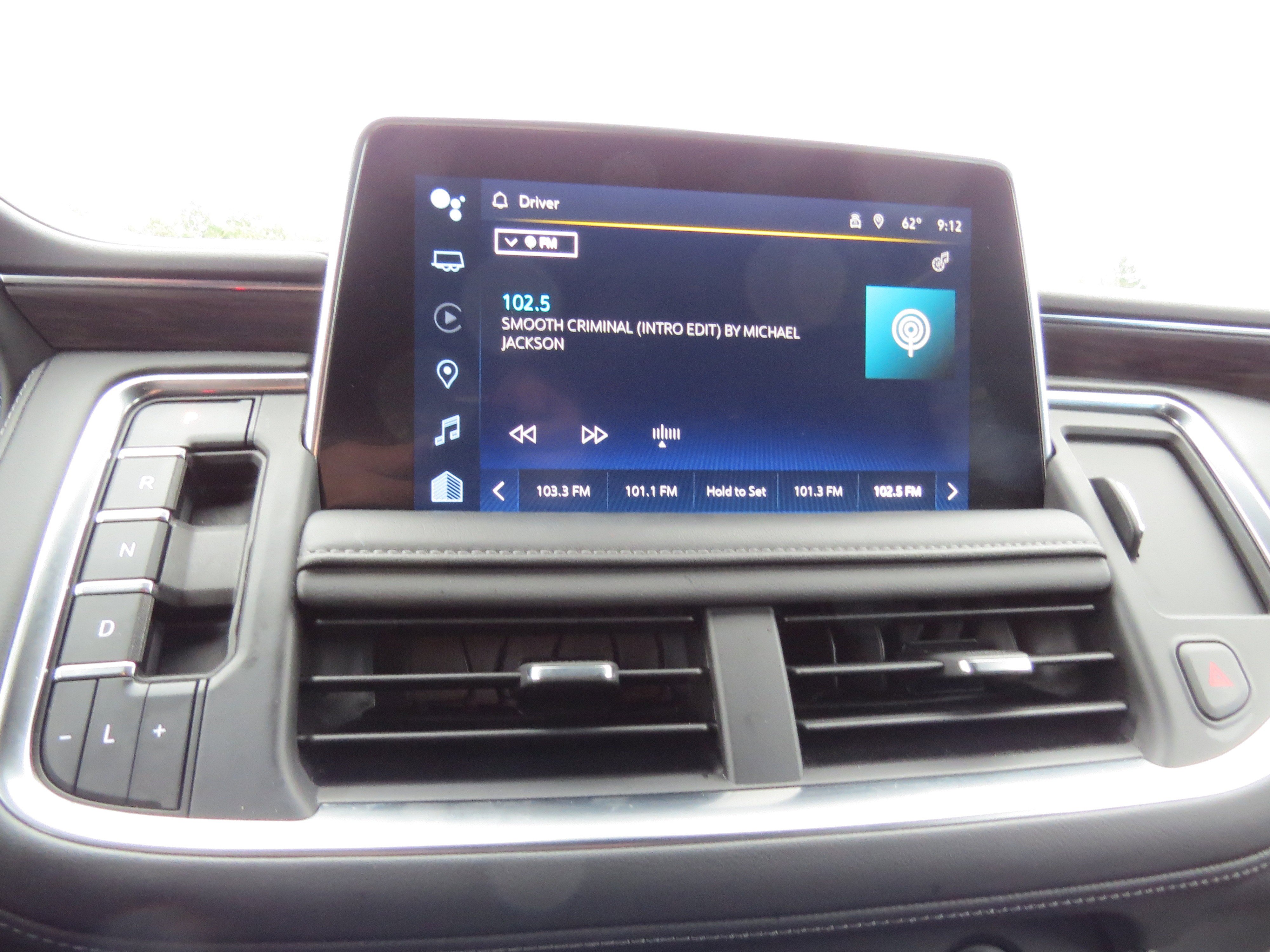 Used 2022 Chevrolet Tahoe LT w/ Luxury Package RWD image 25