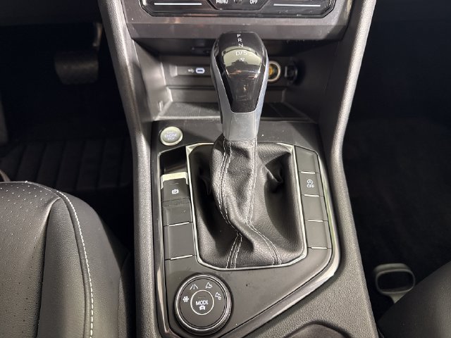 Used 2024 Volkswagen Tiguan SE AWD/4WD image 29
