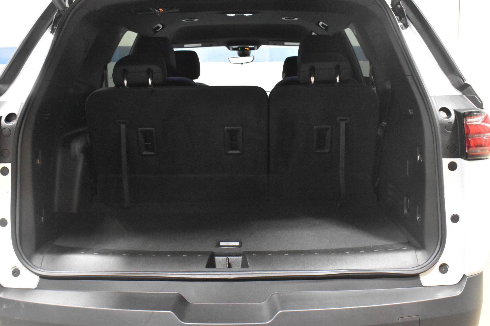 Used 2023 Chevrolet Traverse LT w/ Rear Camera Mirror Package AWD/4WD image 28