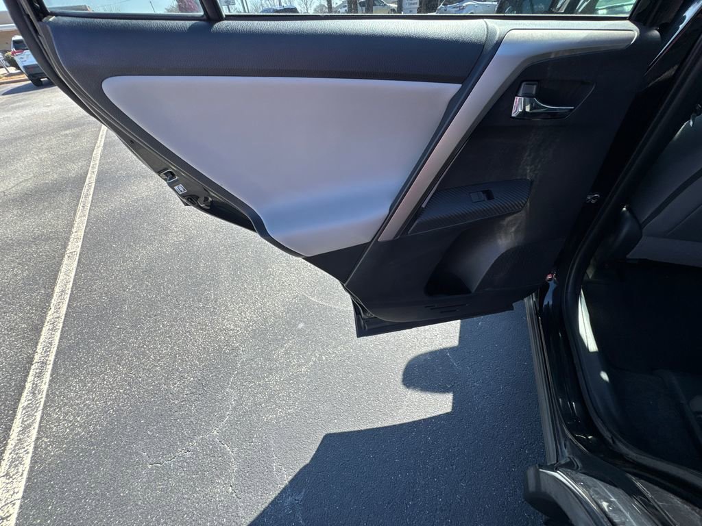 Used 2015 Toyota RAV4 Limited image 22