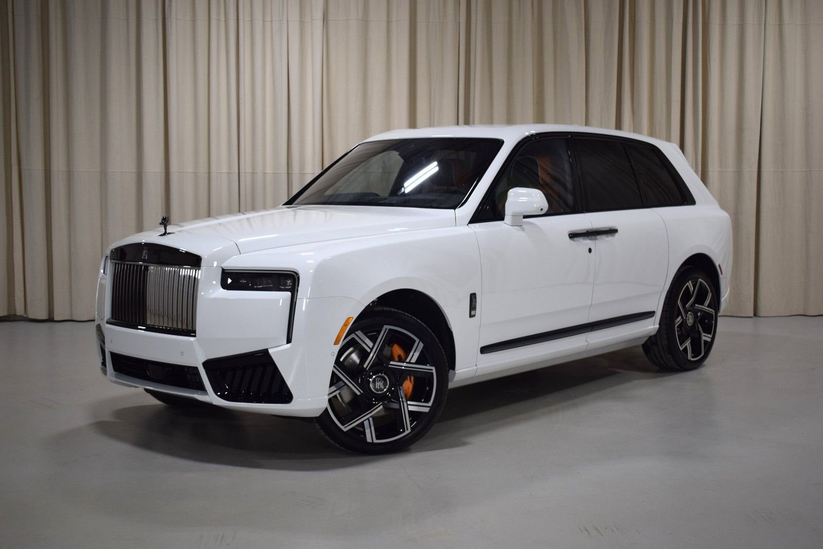 New 2026 Rolls-Royce Cullinan Black Badge video 1