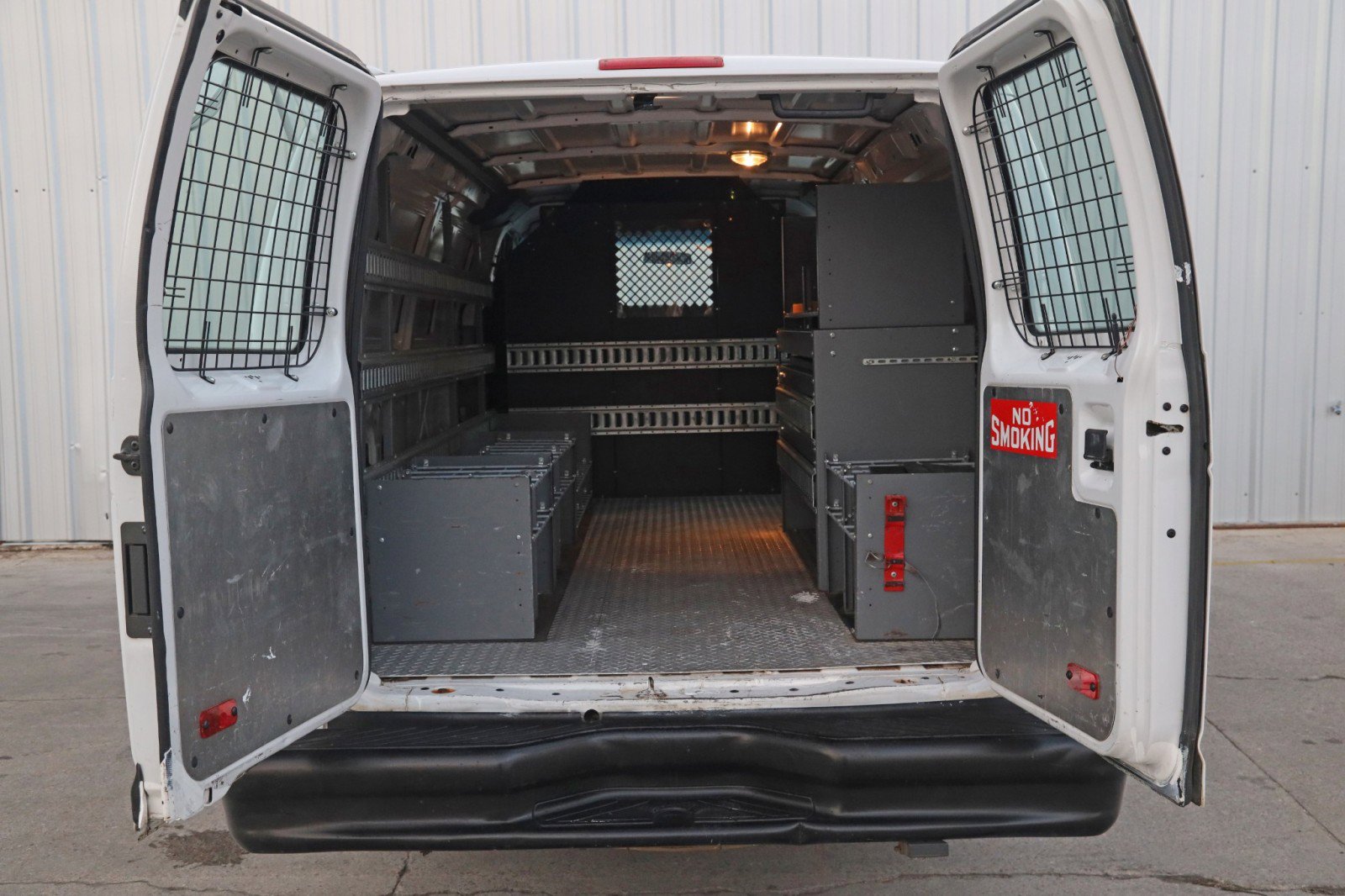 Used 2010 Ford E-350 and Econoline 350 Extended Super Duty image 9
