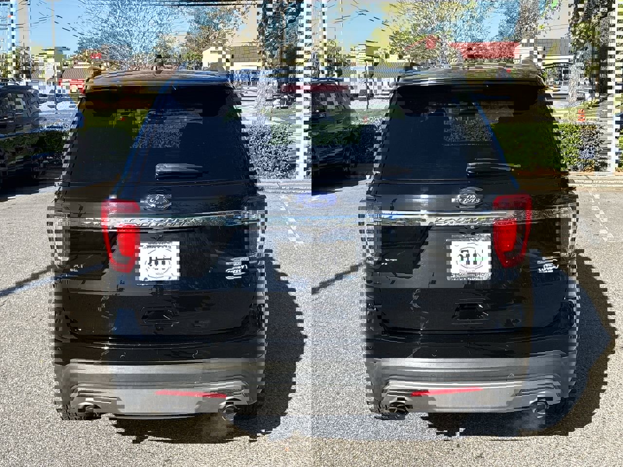 Used 2017 Ford Explorer XLT w/ Equipment Group 201A image 6